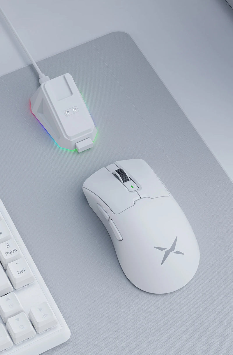 Souris de jeu Delux M900Pro | 8000 Hz | Capteur PAW3395 | Sans fil | 63 g ultra léger | Station d'accueil magnétique | RGB ergonomique pour main droite | Joueur sur PC