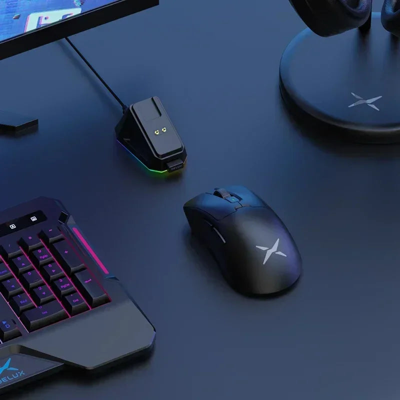 Souris de jeu Delux M900Pro | 8000 Hz | Capteur PAW3395 | Sans fil | 63 g ultra léger | Station d'accueil magnétique | RGB ergonomique pour main droite | Joueur sur PC