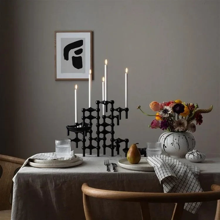 Castiçal Estrutura Molecular em Metal – Design Nórdico Prateado para Sala, Presente e Decoração Moderna