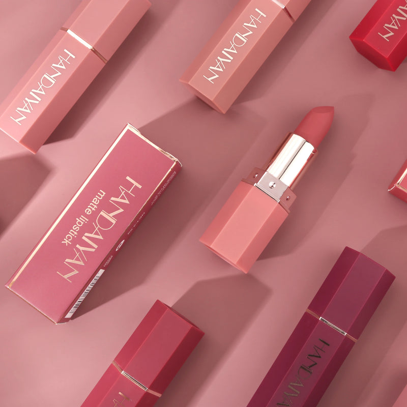 Batons Matte Velvet – Longa Duração, À Prova D’Água e Anti-Manchas | Acabamento Fosco Suave, Cores Vibrantes e Não Transferem