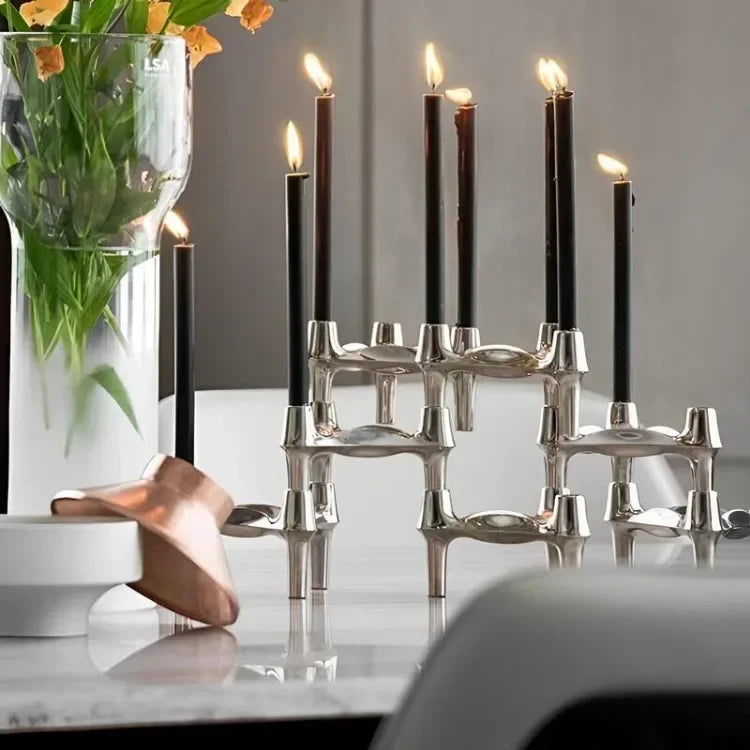 Castiçal Estrutura Molecular em Metal – Design Nórdico Prateado para Sala, Presente e Decoração Moderna